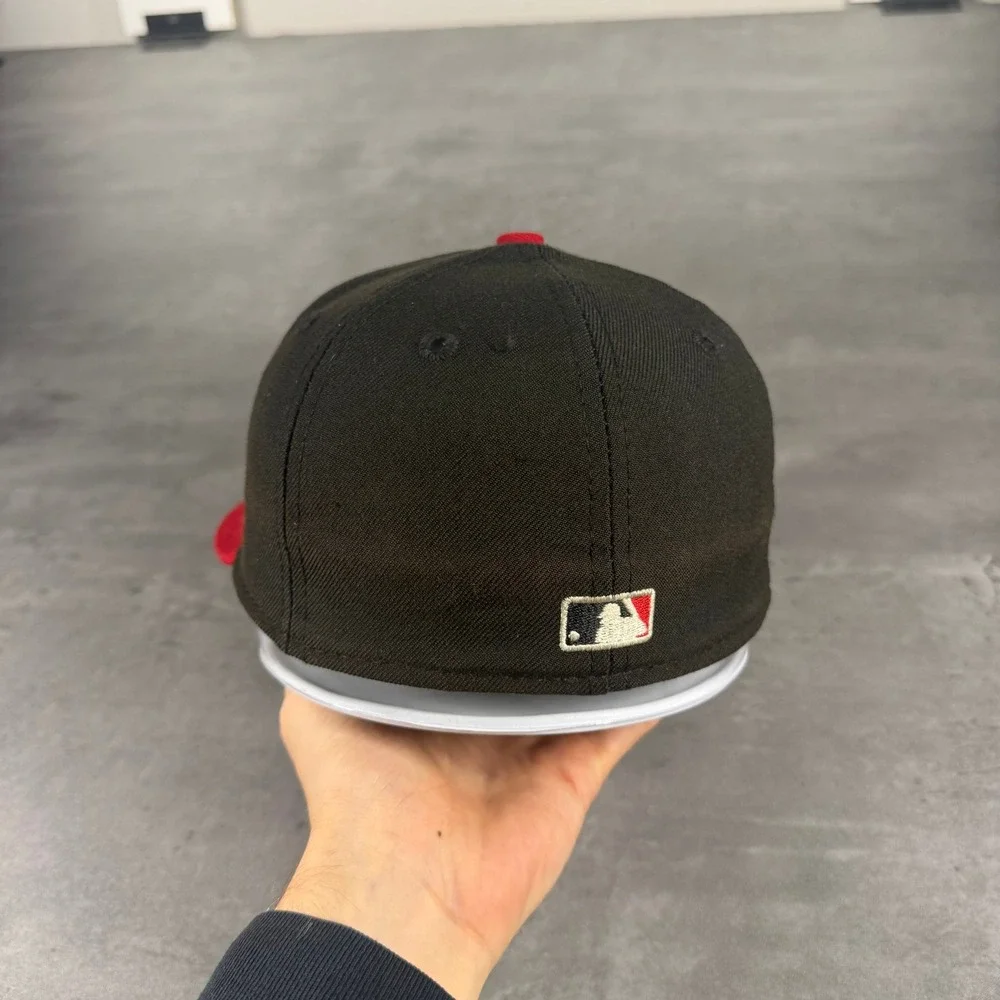 Vintage Cincinnati Reds Hat New Era Cap 6 7/8 USA Wool 2 Tone Black Red Fitted‎